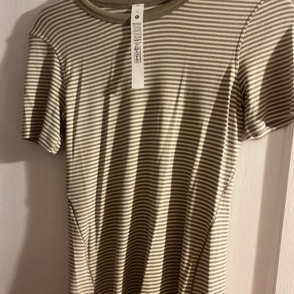 Lululemon, Hold Tight Short-Sleeve Shirt, Size 6, Sheer Oak - Picture 8 of 9
